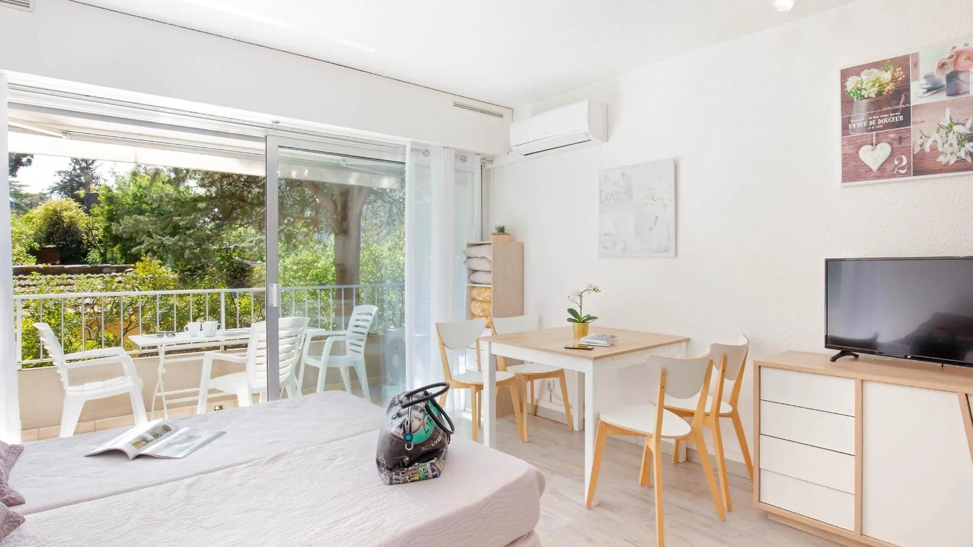 Studio Climatise Pour 3, Face Est, A 50M Plage Et Proche Commerces - Fr-1-466A-23 Saint-Raphael  Apartment Saint-Raphael (Var)